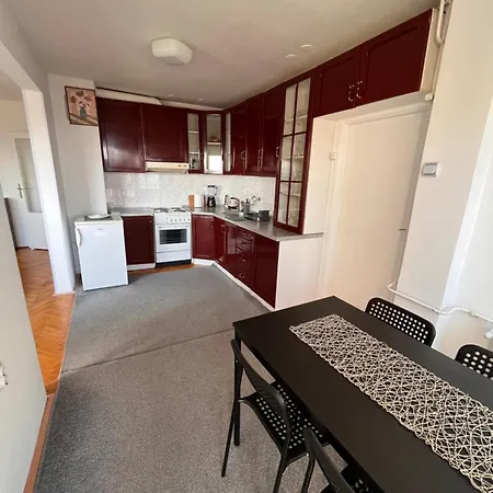 Devetka 公寓 皮罗特