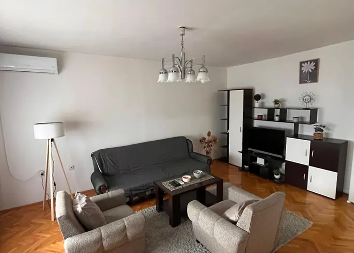 Devetka 公寓 皮罗特