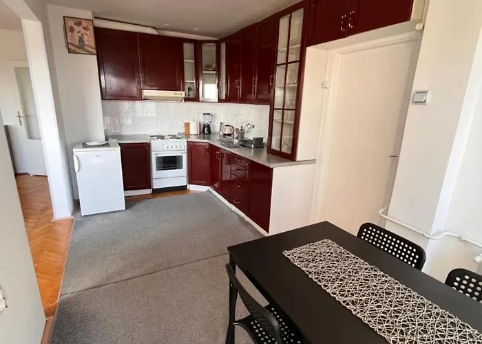 Devetka 公寓 皮罗特